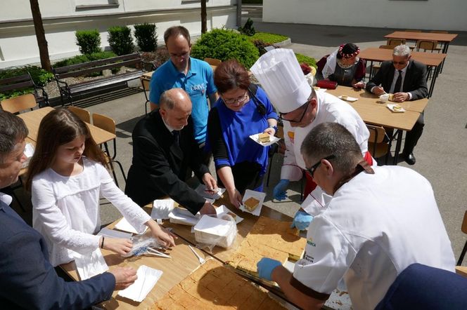  15 Edycja kremówki papieskiej. 