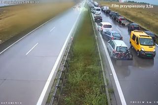 Jechali na A4 pod prąd korytarzem życia. Namierzyła ich policja.