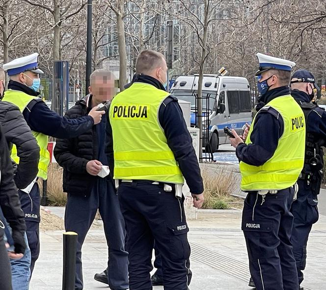 Staranował hulajnogę, uciekł i wrócił. Wypadek w samym centrum Warszawy 