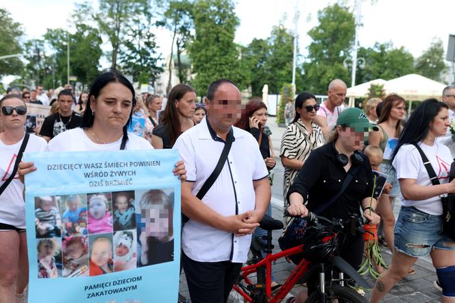 Pan Artur płakał w tracie białego marszu w Częstochowie. "Kamilek śni mi się po nocach"