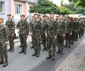 Przysięga wojskowa w Sosnowcu. Żołnierze przedefilowali przez miasto