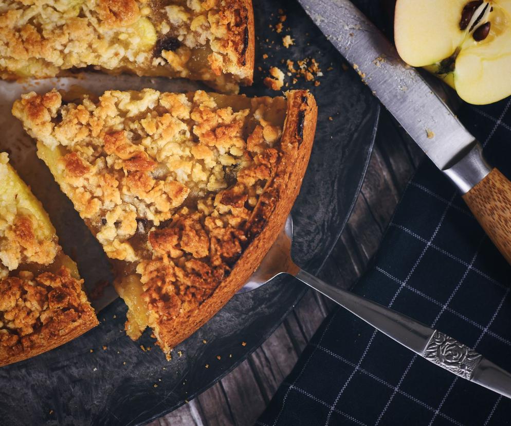 Ciasto z jabłkami i cynamonowa kruszonką