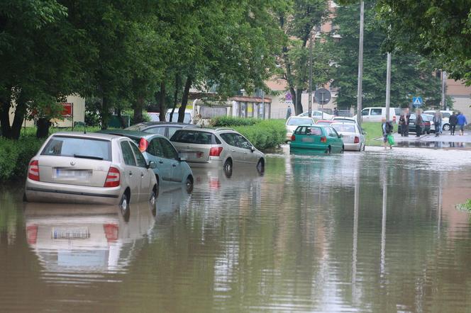 Wielka woda wdzierała się do domów. 14 lat temu Kraków i Małopolska walczyły z powodzią