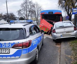 Wypadek w Puławach. 53-latek z 1,6 promila wjechał w autobus miejski
