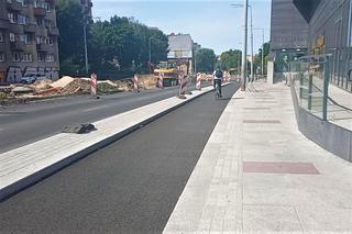 Urwana droga dla rowerów na al. Wyzwolenia