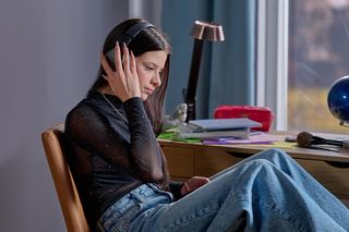 Robert znów wpadnie w sidła nałogu, przez co straci Anetę. Na domiar złego przez jego zaniedbanie w pracy dojdzie do tragedii.