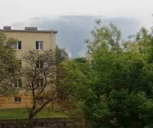 Pożar składowiska w Siemianowicach Śląskich jest widoczny z wielu miast