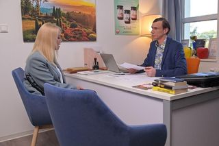 Pierwsza miłość: wieści o rzekomym romansie Emilki i Fryderyka docierają do Bartka. Mężczyzna planuje zemstę