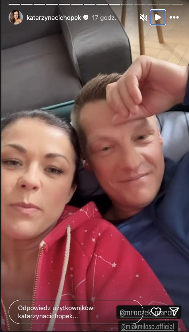 M jak miłość po wakacjach. Kinga (Katarzyna Cichopek) na planie, Piotrek (Marcin Mroczek)