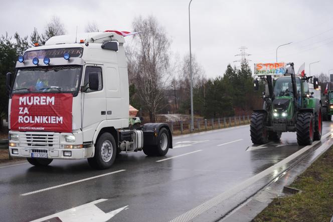 Protest rolników z 20 lutego. Blokada drogi obok Białegostoku