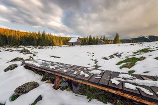 Według AI to najlepszy szlak na zimę w Tatrach. Jest prosty, a widoki na Giewont zachwycą [GALERIA]
