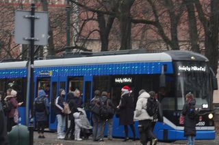 Mikołajkowy tramwaj przejechał przez Kraków