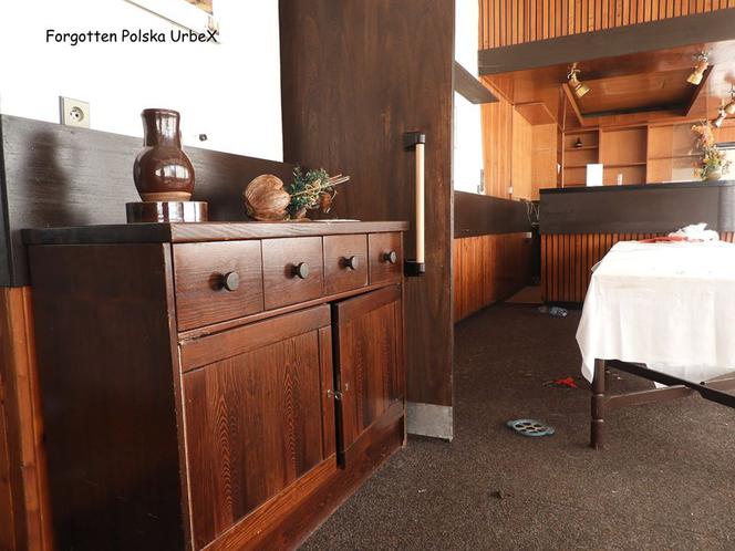 Pusta flaszka na stole, komputery i dziecięce zabawki w pokojach. Tajemniczy hotel na granicy polsko-czeskiej [ZDJĘCIA]