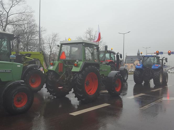 Setki traktorów na ulicach Leszna. Trwa ogólnopolski protest rolników