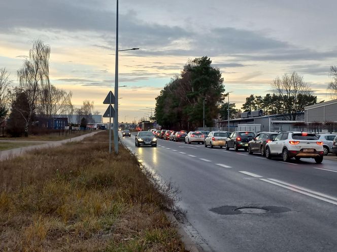 Nie ma świateł, jest kolizja. Zderzenie na dużym skrzyżowaniu w Lesznie