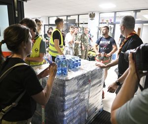 Pożar w Ząbkach. Wielkie poruszenie! Ludzie z całego miasta ruszyli z pomocą 