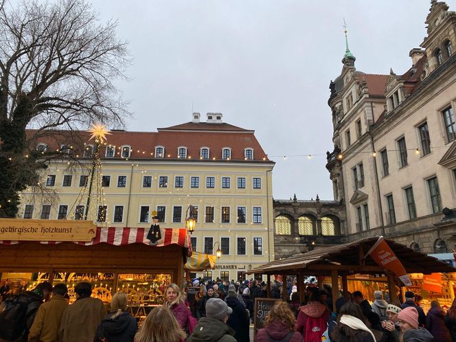 Najstarszy jarmark bożonarodzeniowy w Niemczech. Drezno zachwyca turystów z całego świata 