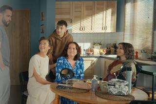 Barwy szczęścia odc. 2973. Beata (Anita Jancia), Luiza (Julia Zielińska), Mirek (Oliwier Kozłowski), Damian (Michał Lesień-Głowacki), Bogusia (Halina Bednarz)