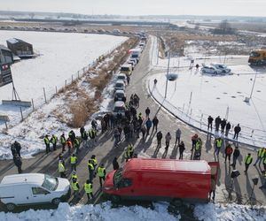 Protest przeciw budowie zbiornika w Szczurowej