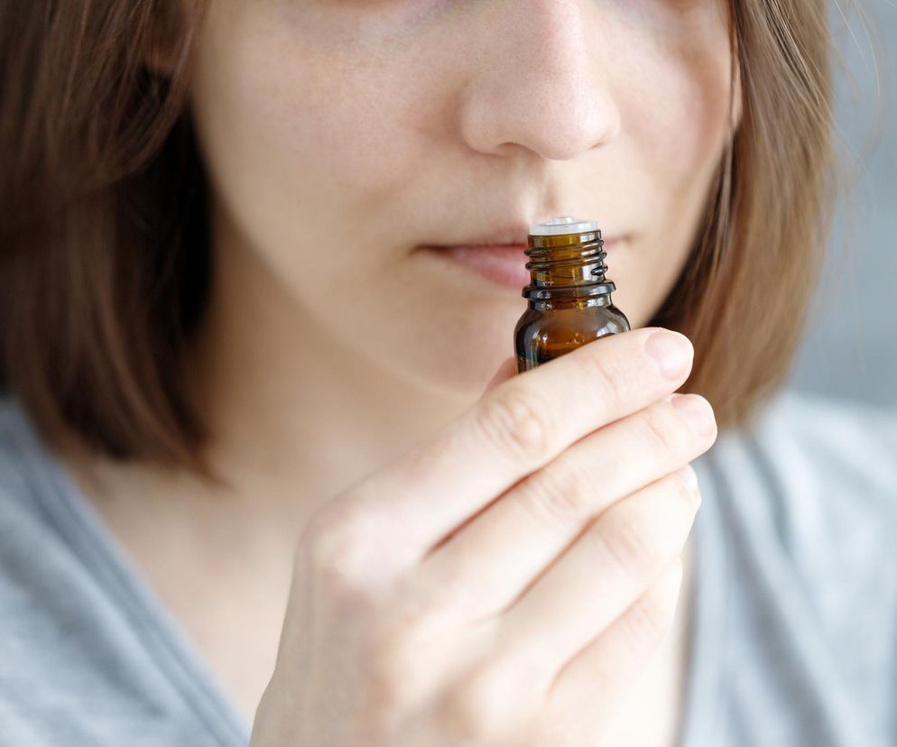 Przyjemnie pachnie i może chronić przed alzheimerem. Olejek, który warto mieć w domu