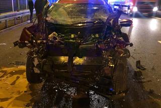 Lexus rozbity w wypadku na autostradzie A4