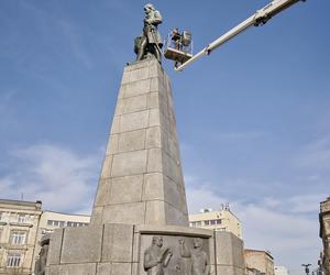 Pomnik Tadeusza Kościuszki na Placu Wolności w Łodzi będzie wyglądał jak nowy