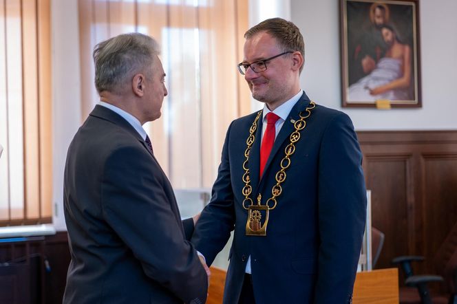 Zaprzysiężenie nowego prezydenta Zabrza. Kamil Żbikowski złożył ślubowanie i zwrócił się do mieszkańców