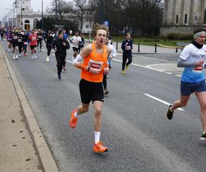 Bieg na Piątkę 2024, Warszawa - zdjęcia. Biegłeś? Szukaj się w galerii!