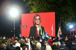 Magdalena Biejat nagle podeszła do Trzaskowskiego i zagrała też na nosie Nawrockiemu! Ja się nie wstydzę