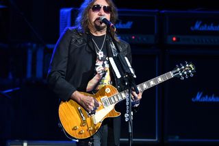 Ace Frehley nie żyje. Ujawniono przyczynę śmierci byłego muzyka Kiss 