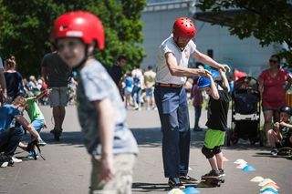 Rdzawy Jaco ruszy w Polskę. Skater pojedzie Downhill to Hel