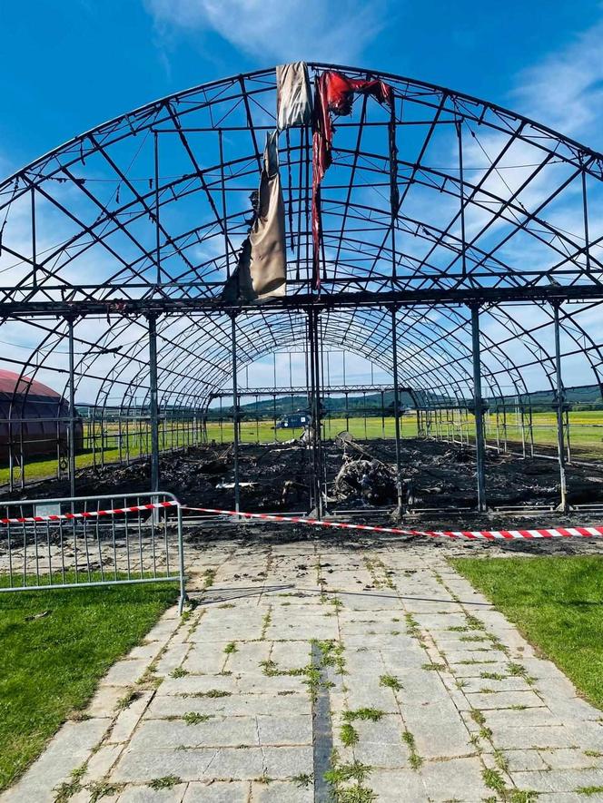 Hangar z samolotami doszczętnie spłonął