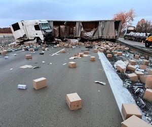 Karambol na A4 . Zderzyło się siedem aut, nie żyje kierowca busa 