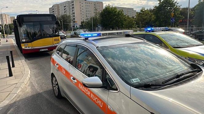 Dantejskie sceny w autobusie. Pasażer roztrzaskał głowę podczas gwałtownego hamowania. Nie żyje