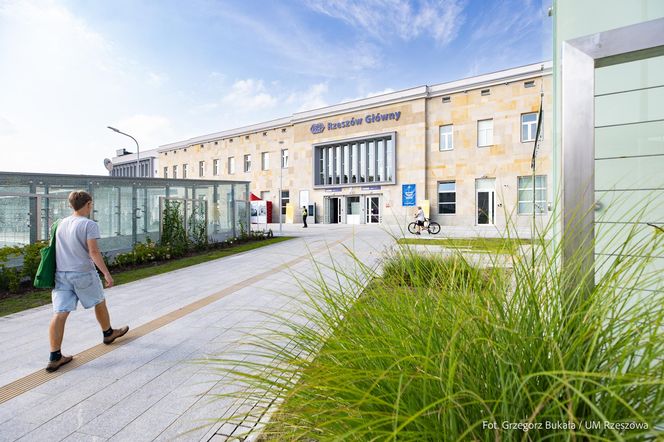 Dworzec Rzeszów Główny gotowy. W środku znalazło się miejsce na kulturę [ZDJĘCIA]
