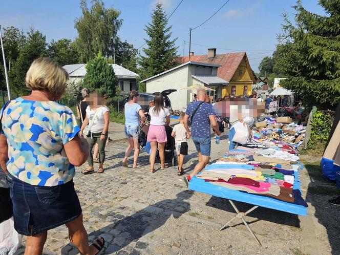 Co ludzie kupują na targowiskach miejskich.