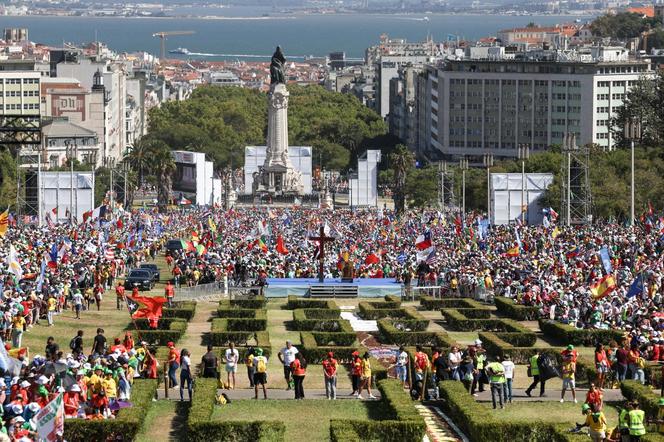 ŚDM 2023 w Lizbonie. Tłumy wiernych i wielka spowiedź. Podczas, której obecny jest Papież Franciszek