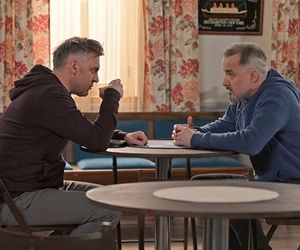 Pierwsza miłość, odcinek 4009: Bartek (Rafał Kwietniewski), Kulas (Marcin Sztabiński) 