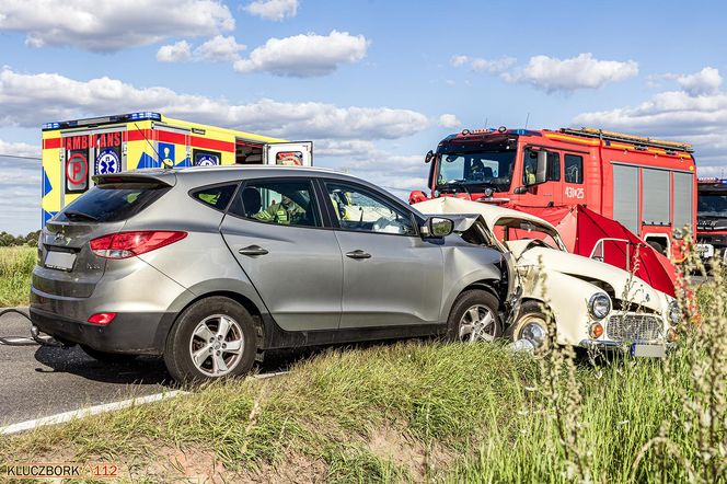 Wypadek śmiertelny pod Kluczborkiem. Zginęli kierowca i pasażer zabytkowej syreny