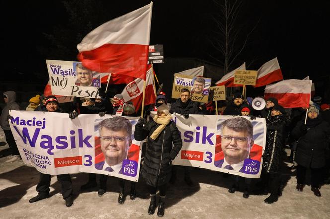 Maciej Wąsik pojawił się w oknie aresztu