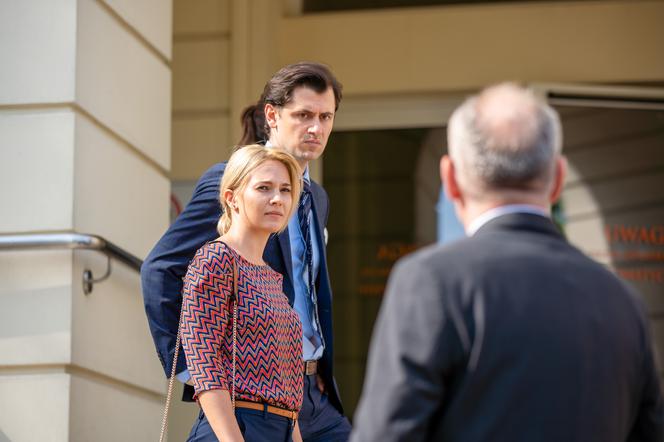 Zawsze warto 2 sezon odc. 15 (odc. 3): Rafał (Bartłomiej Kotschedoff), Asia (Joanna Kuberska), Witold (Mariusz Bonaszewski)