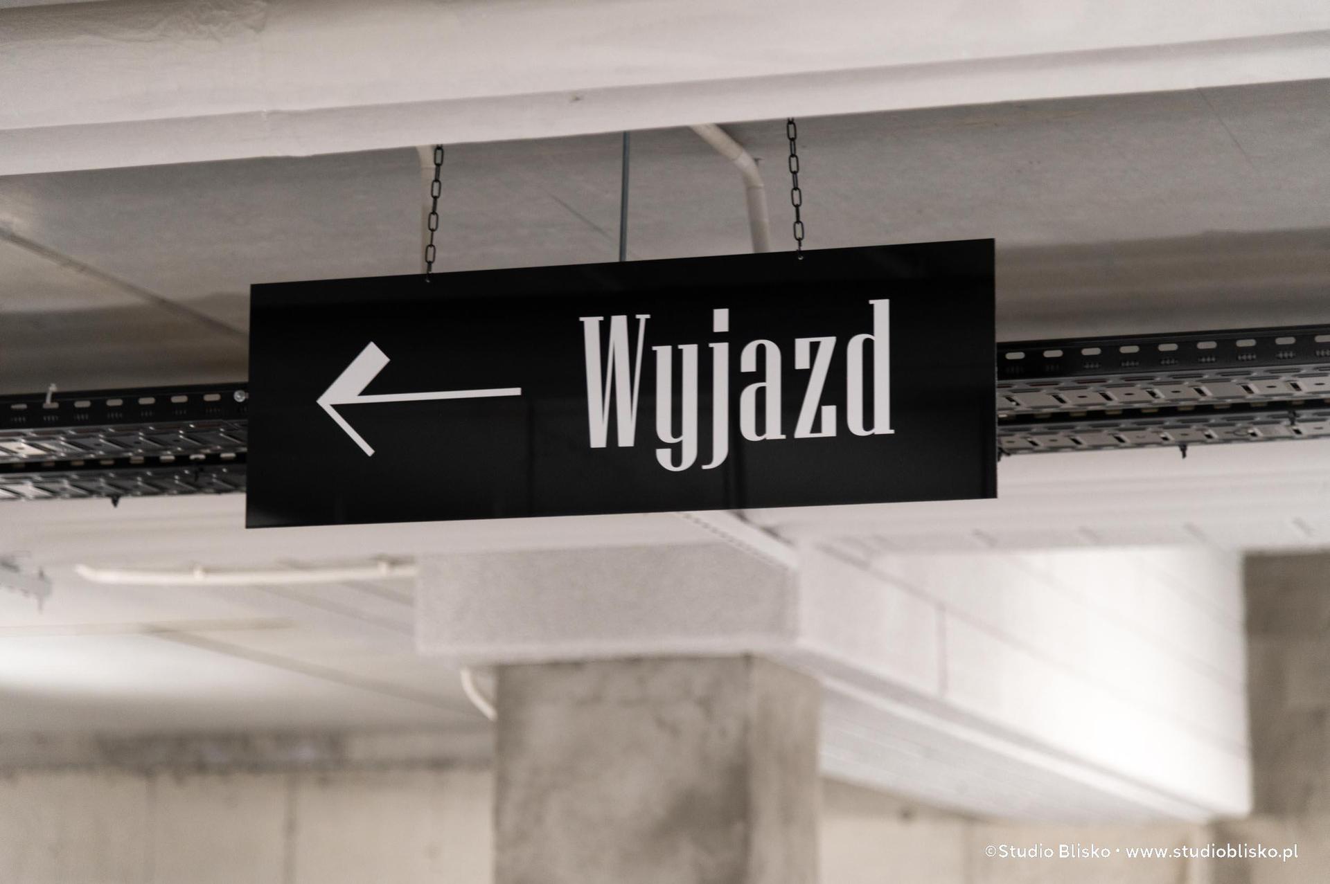 Wayfinding dla apartamentów Naturia w Toruniu 