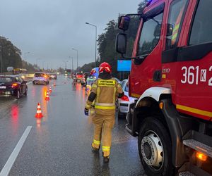 Karambol na zjeździe do centrum Tarnowa. Zderzyło się pięć samochodów, są ranni