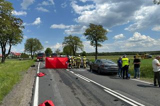 Tragiczny wypadek na DK12 w Łódzkiem. Jedna ofiara śmiertelna, droga całkowicie zablokowana