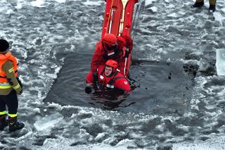Ćwiczenia strażaków odbyły się tradycyjnie nad zalewem nad Muchawką w Siedlcach