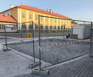 Naprawa peronu zatoki autobusowej przy ul. Szkotnik w Tarnowie