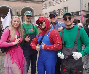 Kortowiada 2025. Studenci nie zawiedli. Zobacz najlepsze przebrania z Parady Wydziałów!