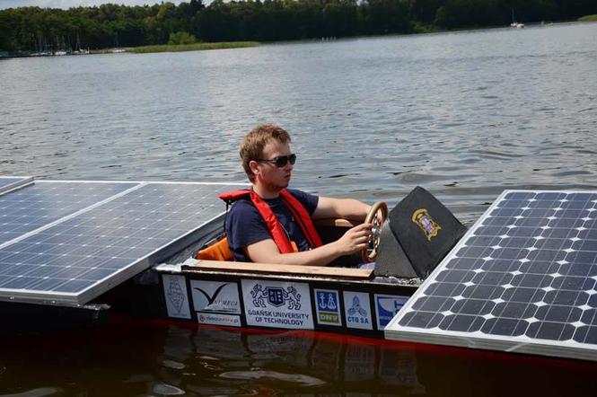 Łodzie solarne na Jezioraku