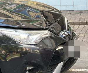 Tragiczne potrącenie chłopca na Woli. Toyota zmiotła go z jezdni, potworne wgniecenie w aucie