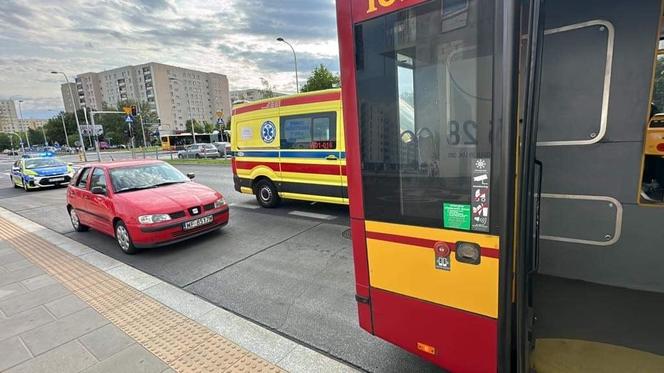 Dantejskie sceny w autobusie. Pasażer roztrzaskał głowę podczas gwałtownego hamowania. Nie żyje